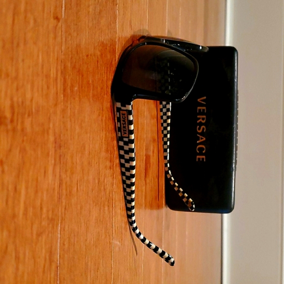 Versace sunglasses - Picture 2 of 4